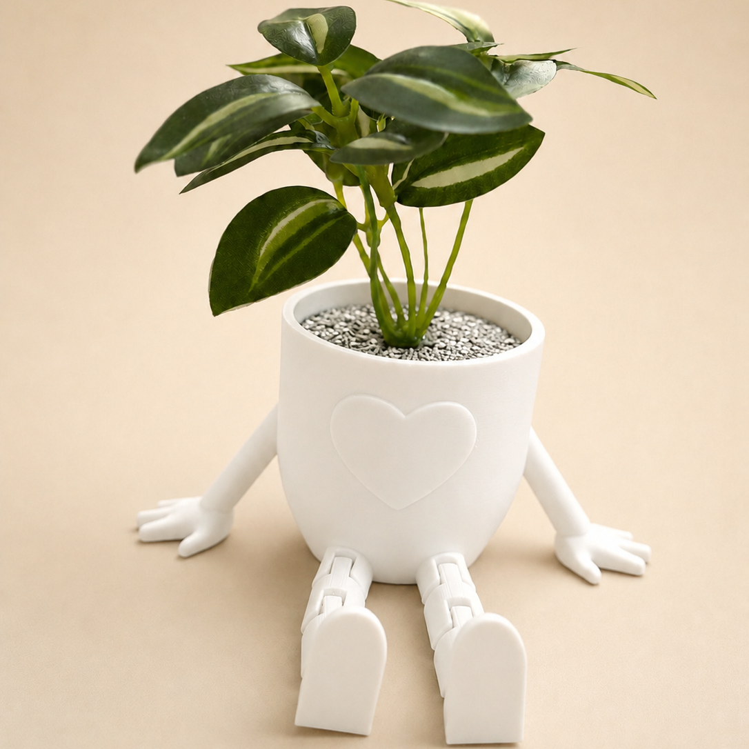 Sitzender Blumentopf mit Herz