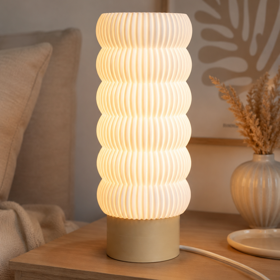 LUMÉA – 3D-gedruckte Design Tischlampe mit Wellenstruktur