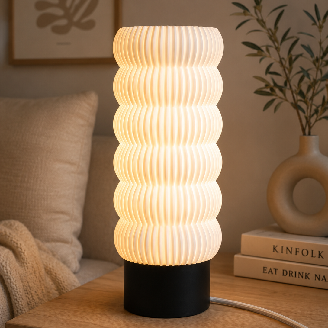LUMÉA – 3D-gedruckte Design Tischlampe mit Wellenstruktur